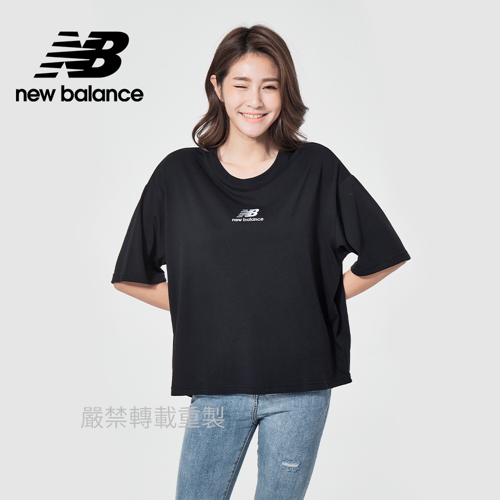 【New Balance】前短後長短袖T_女性_黑色_AWT11540BK