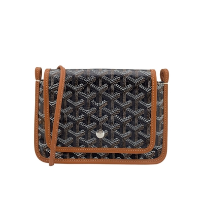 Goyard Plumet 品牌logo翻蓋扁斜背包(黑/棕)