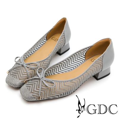 GDC-華麗舞伶簍空水鑽幾何蝴蝶結方頭低跟包鞋-灰色