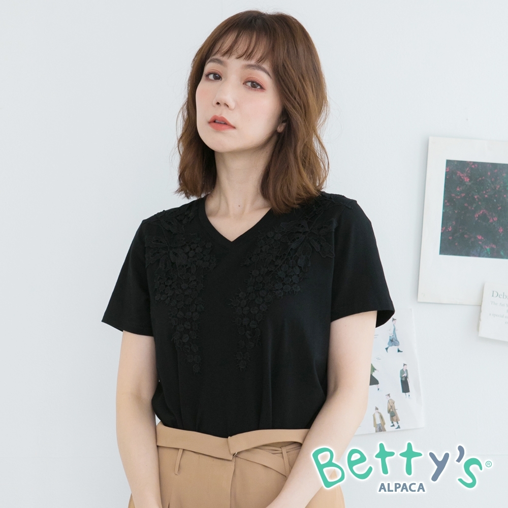 betty’s貝蒂思　氣質款蔞空蕾絲花T-shirt(黑色)