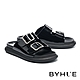 拖鞋 BYHUE 精緻率性白鑽方釦雙寬帶牛漆皮軟芯厚底拖鞋－黑 product thumbnail 1