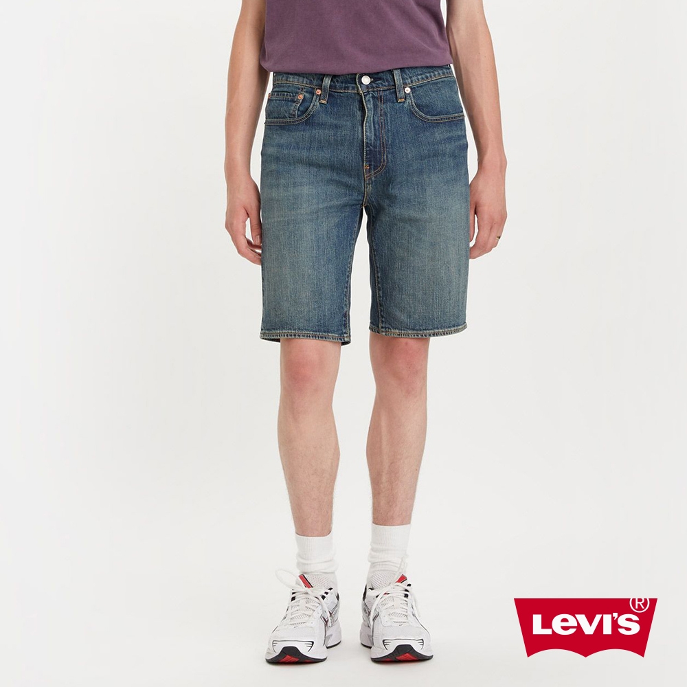 Levis 男款 上寬下窄 405膝上牛仔短褲 / 精工深藍染洗舊 / 彈性布料