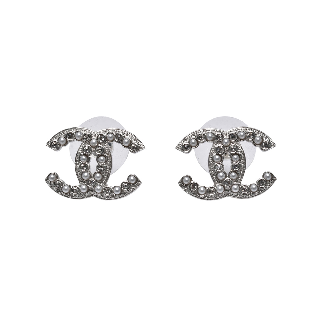 CHANEL 經典雙C LOGO水鑽/珠珠相間鑲飾造型穿式耳環(銀)