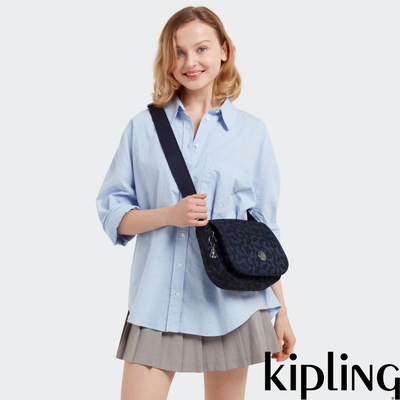 Kipling 沉穩藍三角花紋掀蓋多袋肩背包-LOREEN M