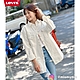 Levis 女款 XL版牛仔襯衫外套 / 簡約海沙白 / 質感珍珠釦 product thumbnail 1