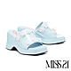 拖鞋 MISS 21 精緻系蕾絲小花牛軟漆皮水台方頭厚底拖鞋－藍 product thumbnail 1