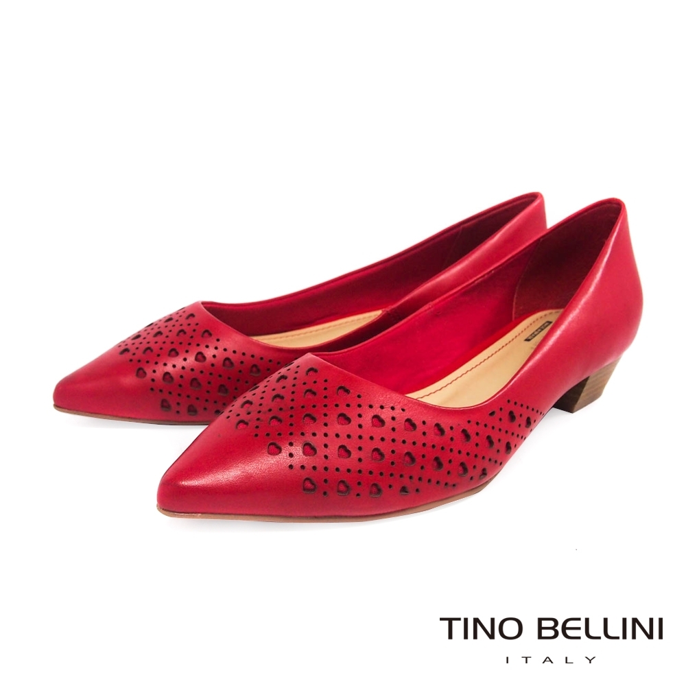 Tino Bellini巴西進口甜美愛心鏤空木紋低跟鞋_紅