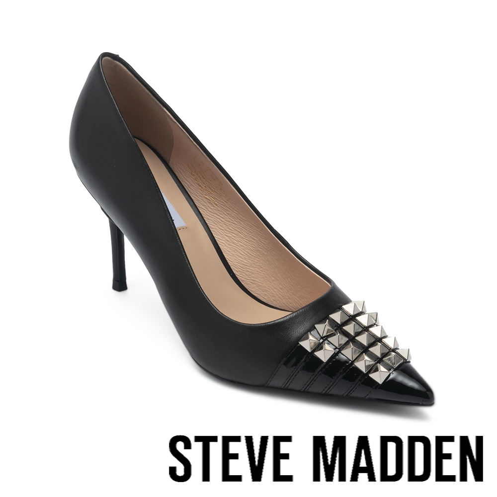 (季末換季出清)STEVE MADDEN-ANGELINA 拼接鉚釘尖頭高跟鞋-黑色