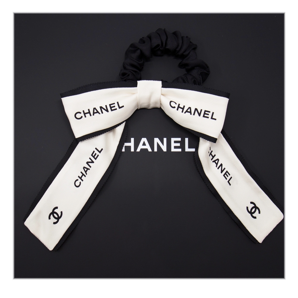 Chanel 經典 雙C 蝴蝶結 真絲髮圈/髮束/手環 (白底黑字)