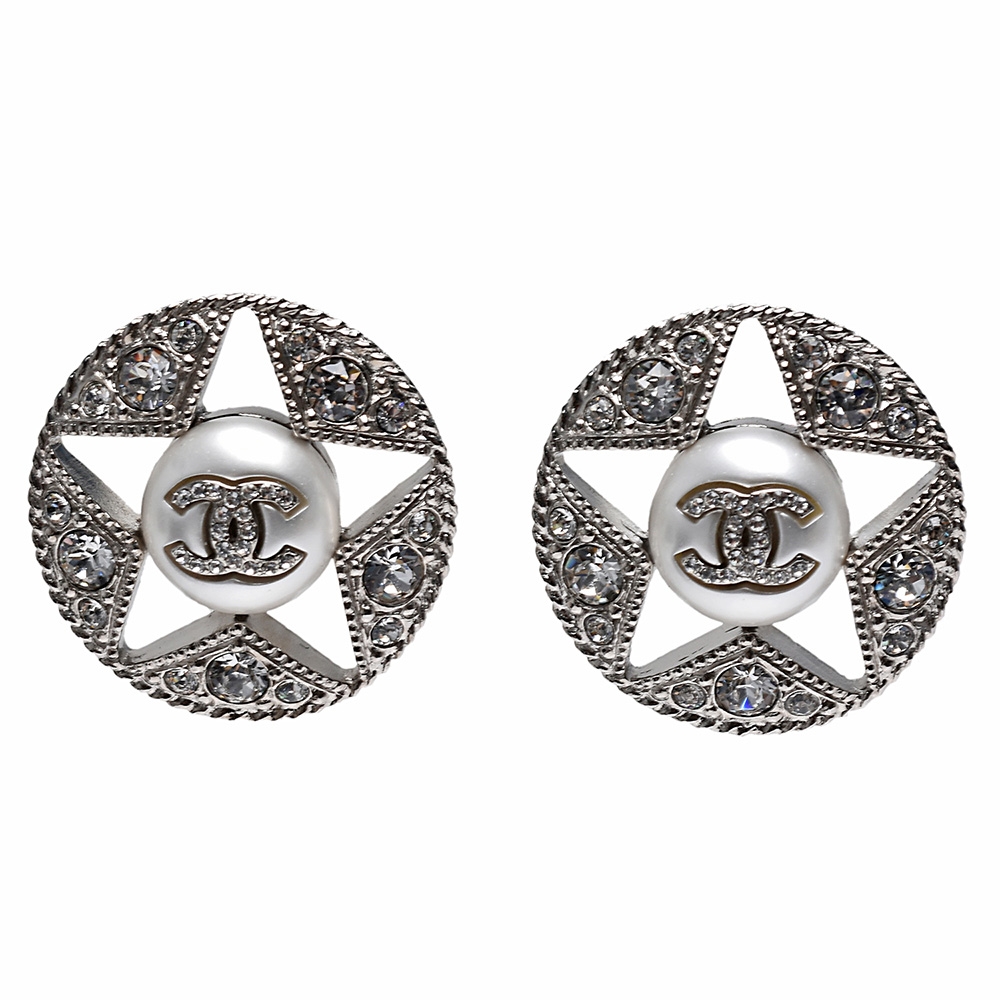 CHANEL 經典星星簍空雙C LOGO水鑽鑲飾圓型穿式耳環(銀色)