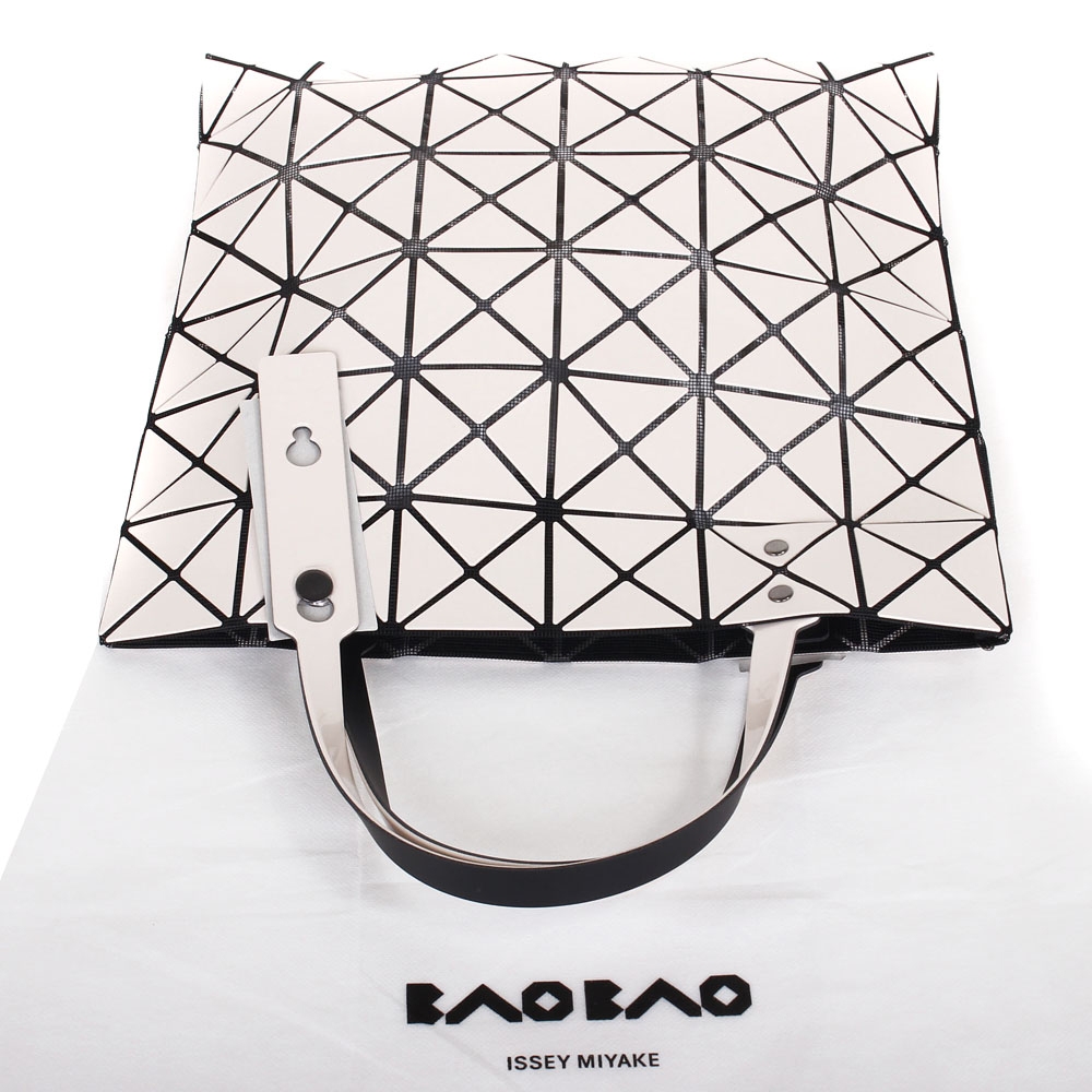 ISSEY MIYAKE BAOBAO 幾何方格6x6原色透光手提包(卡其米)亮面| 手提包 