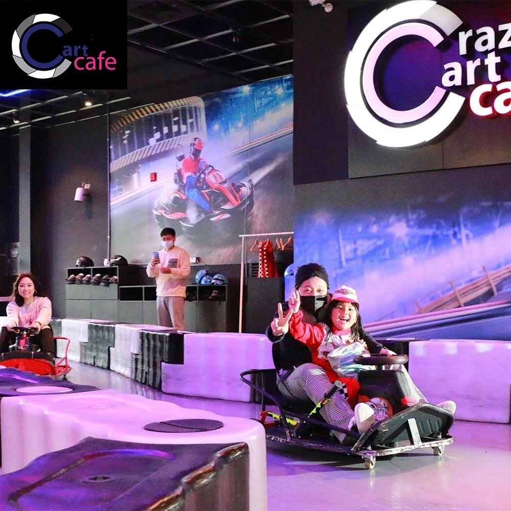 南港【Crazy Cart Cafe甩尾卡丁車主題式餐廳】XL車暢玩兩小時/三人套票(MO)