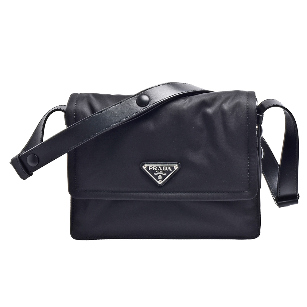 PRADA 經典三角品牌LOGO皮革背帶磁釦斜背包(黑色)