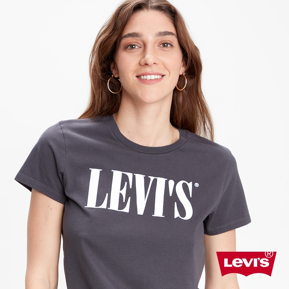 Levis 女款 短袖T恤 翻玩夏日Logo T 高密度立體膠印Serif Logo 黑色