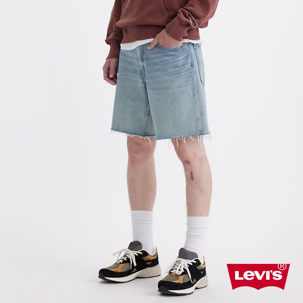 Levi's 男款 468StayLoose中腰膝上不收邊寬鬆牛仔短褲