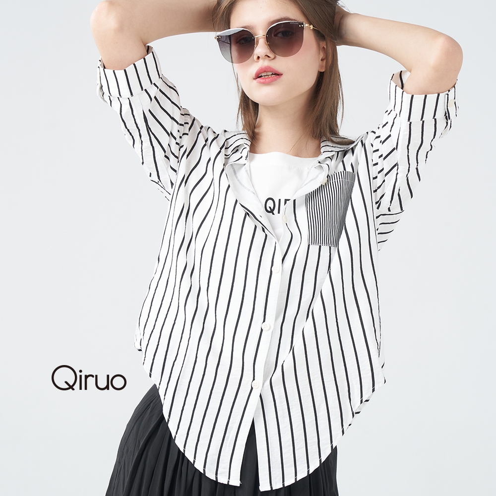 【Qiruo 奇若名品】專櫃白色五分袖上衣襯衫式設計(休閒式 直線條襯衫2108A)