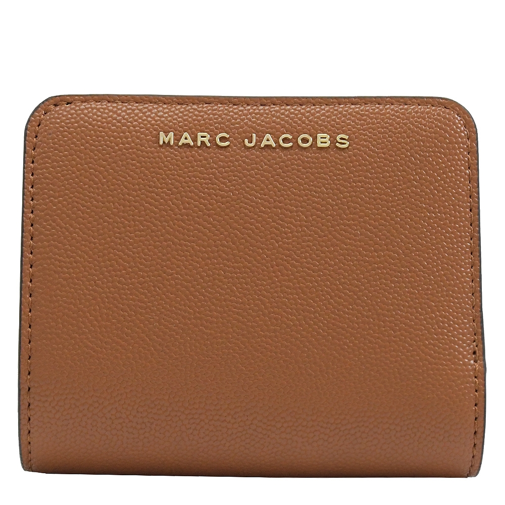 MARC JACOBS 金屬LOGO粒紋防刮釦式零錢短夾(咖)