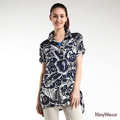 KeyWear奇威名品    熱帶風情印花輕盈舒適五分袖上衣-深藍色