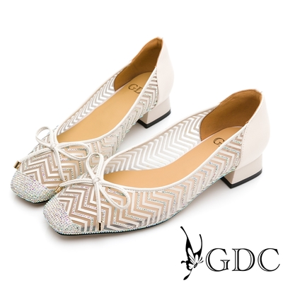 GDC-華麗舞伶簍空水鑽幾何蝴蝶結方頭低跟包鞋-米色