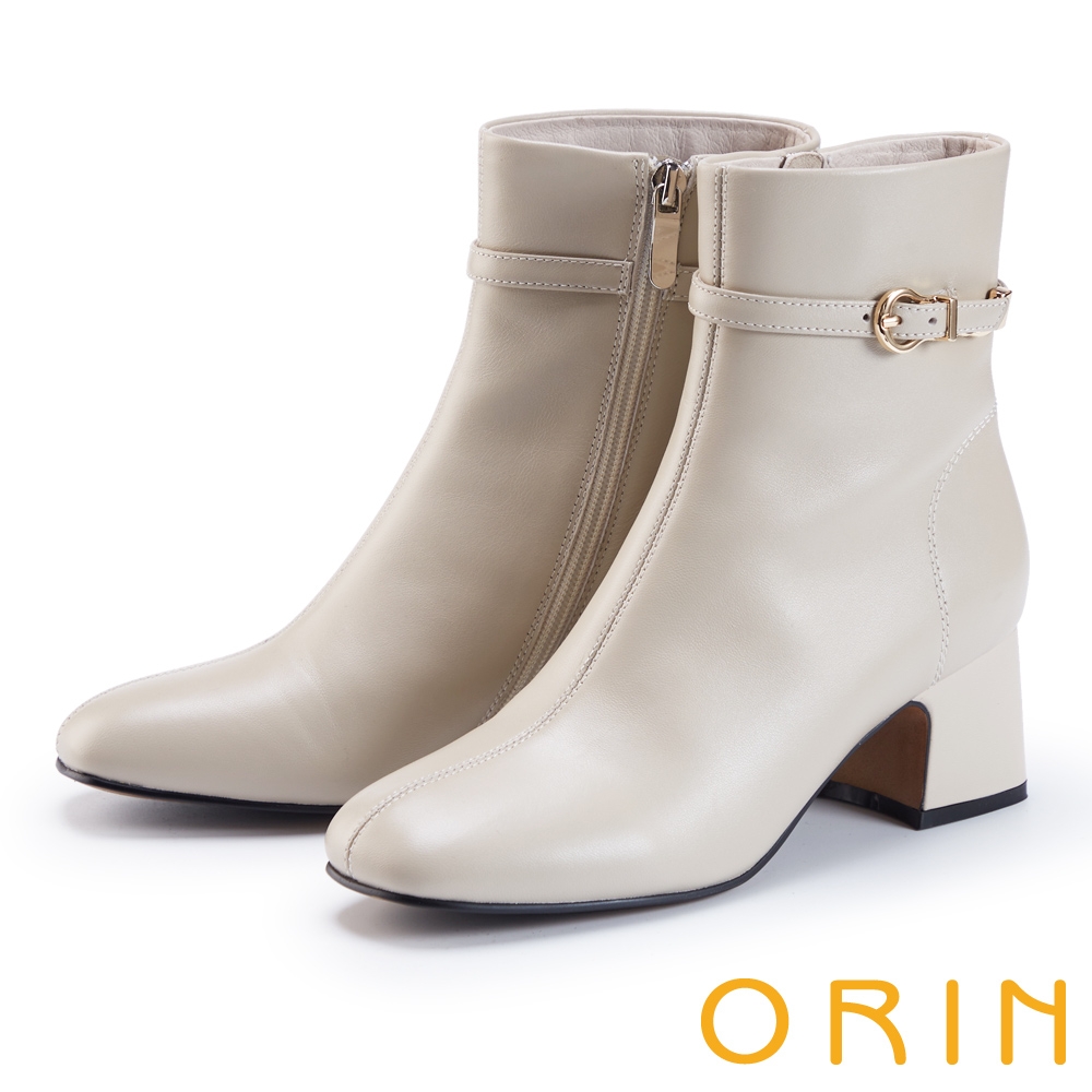 ORIN 真皮釦帶金屬環羊皮粗跟短靴 米白
