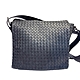 二手品 展示品九五新BOTTEGA VENETA BV 經典款格紋編織小羊皮郵差包(經典黑) product thumbnail 1