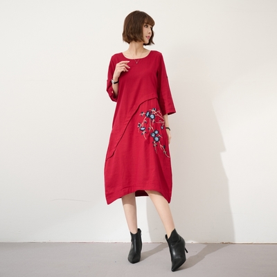 慢 生活 文藝風刺繡圓弧拼接寬版棉質連衣裙連身洋裝- 深紅