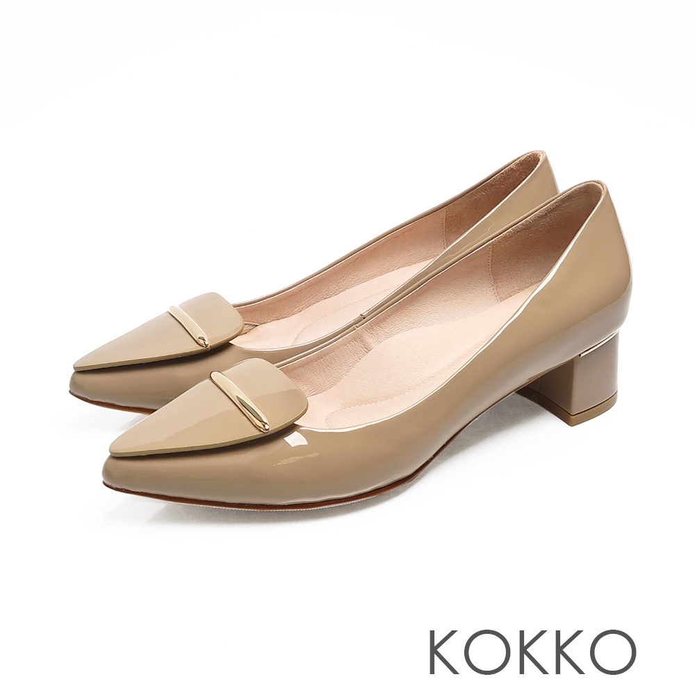 KOKKO - 芙蘿拉擁抱漆皮彎折尖頭跟鞋-裸卡其