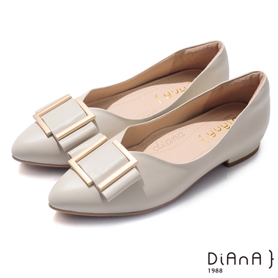 DIANA 2cm 質感牛皮金屬方框飾釦蝴蝶結尖頭低跟鞋-漫步雲端焦糖美人-奶油白
