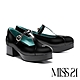 高跟鞋 MISS 21 精緻系敏感挖空小花T字帶方頭瑪莉珍高跟鞋－黑 product thumbnail 1