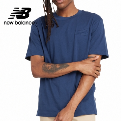 【New Balance】 立體鋼印LOGO短袖上衣_男性_深藍色_MT43503NNY