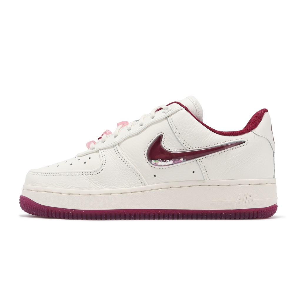 Nike Wmns Air Force 1 07 SE PRM 女鞋情人節吊飾米白莓紅AF1 FZ5068