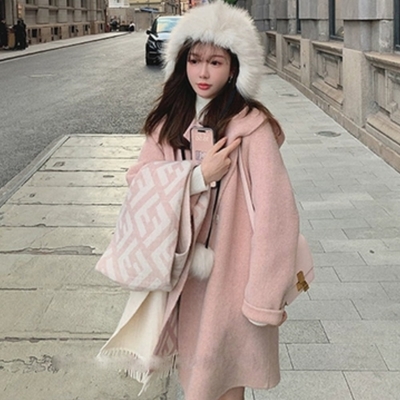 La Belleza韓版網美專櫃款連帽毛球大帽子雙排釦保暖毛呢料大衣外套顯瘦長外套
