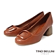 【TINO BELLINI 貝里尼】巴西進口梯形扣圓頭粗跟鞋FWDT020-9(焦糖) product thumbnail 1