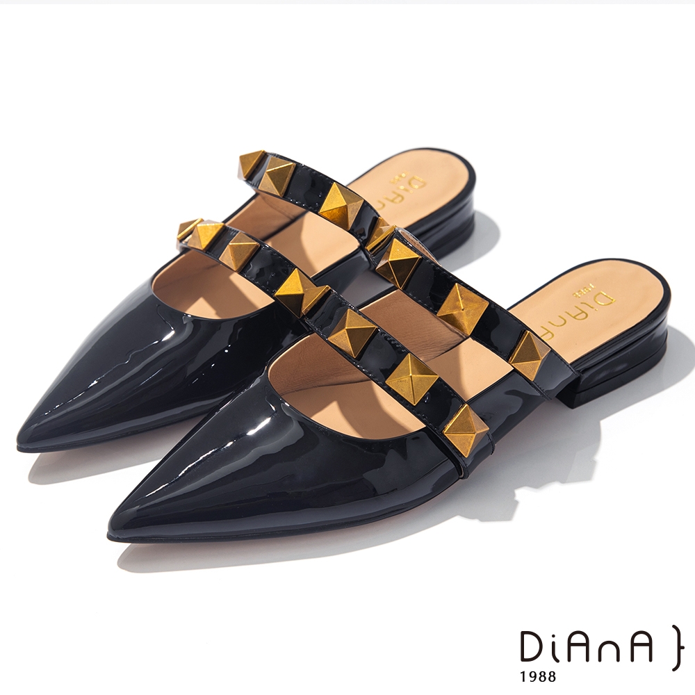 DIANA 3cm 復古牛漆皮金屬鉚釘方釦瑪莉珍環踝尖頭穆勒鞋-時尚百變-黑