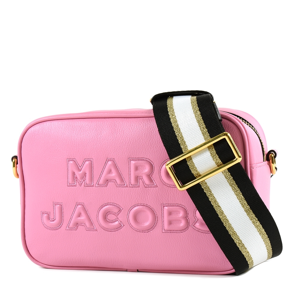 MARC JACOBS 浮雕LOGO牛皮拉鍊寬背帶相機包-桃花粉