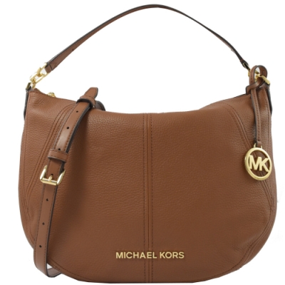 MICHAEL KORS BEDFORD 金屬LOGO牛皮兩用彎月包(咖)