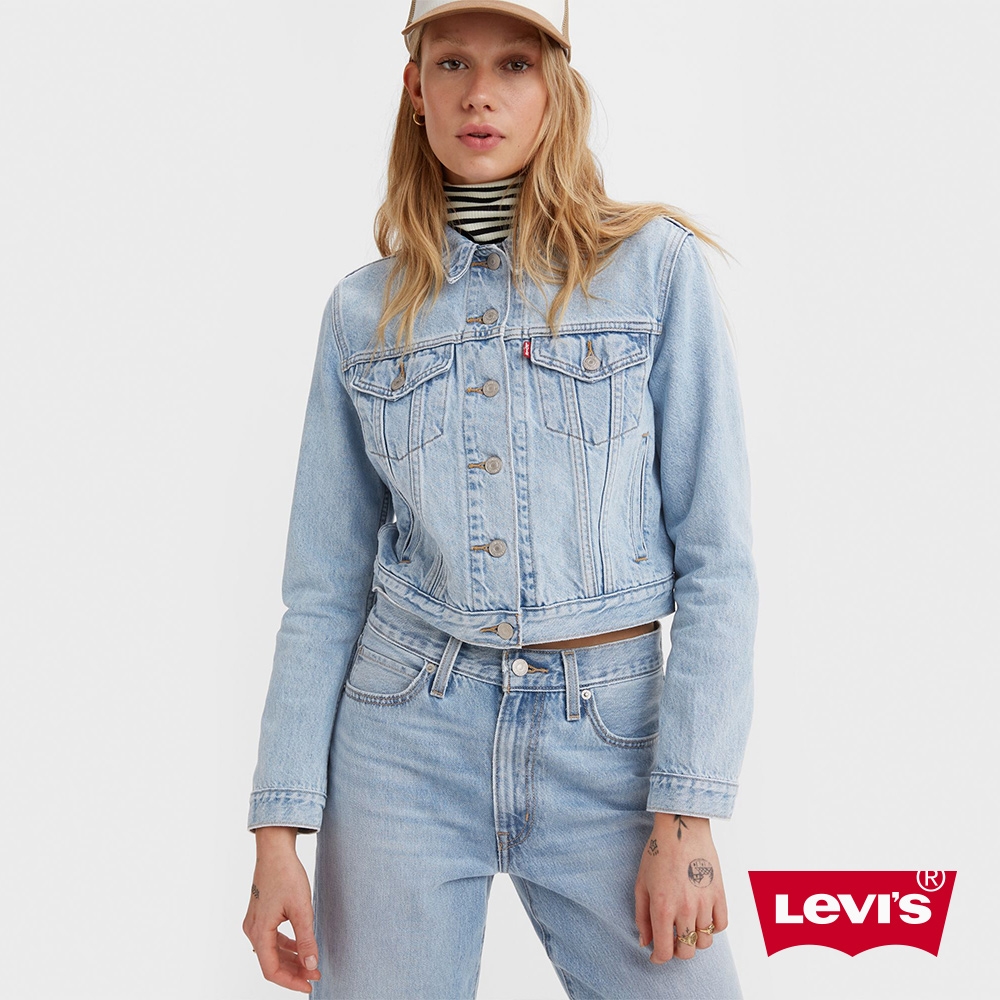 Levis 女款 反骨系修身短版牛仔外套 / 精工輕藍染水洗 / 背面打摺設計