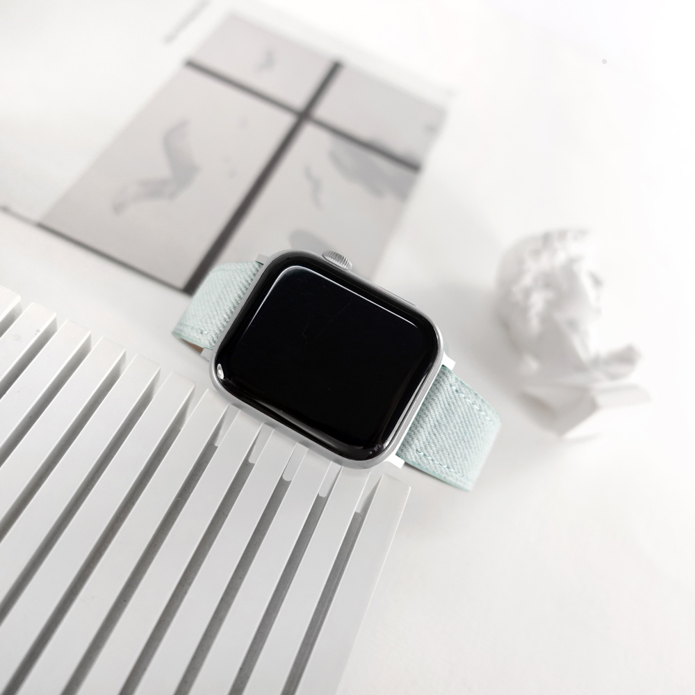 Apple Watch 全系列通用錶帶 蘋果手錶替用錶帶 銀鋼扣 外層牛仔布紋 內層真皮錶帶-天空藍色