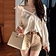 La Belleza韓版純色可拉肩性感線條綁帶單口袋寬鬆長版排釦襯衫 product thumbnail 9