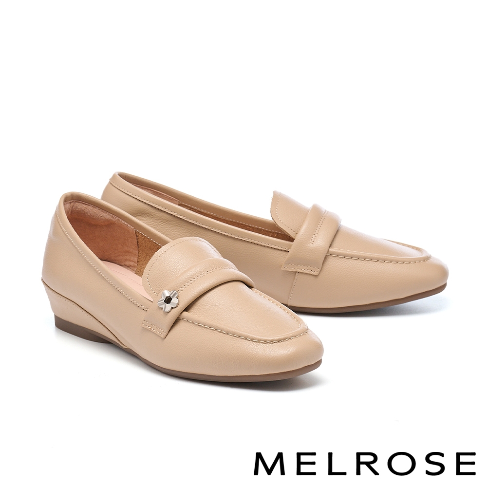 低跟鞋 MELROSE 美樂斯 簡約質感花釦牛皮內增高樂福低跟鞋－杏