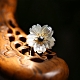 東方美學古典優雅天然貝殼雕刻花朵珍珠胸針-設計所在 product thumbnail 1