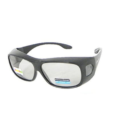 【Docomo頂級感光變色偏光鏡片】 專業級感光變色太陽眼鏡 可包覆眼鏡設計 抗紫外線首選