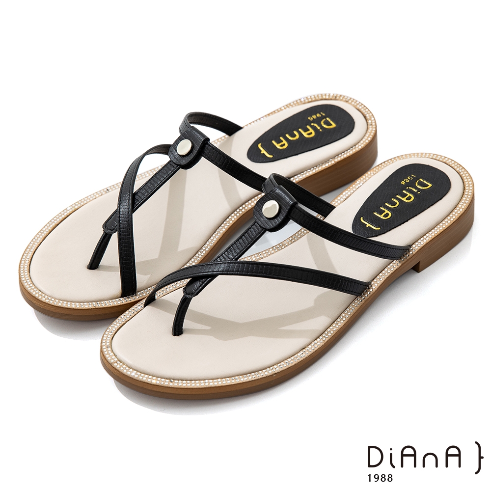 DIANA 2.5cm 質感壓紋羊皮幾何線條夾腳涼拖鞋-簡約優雅-黑