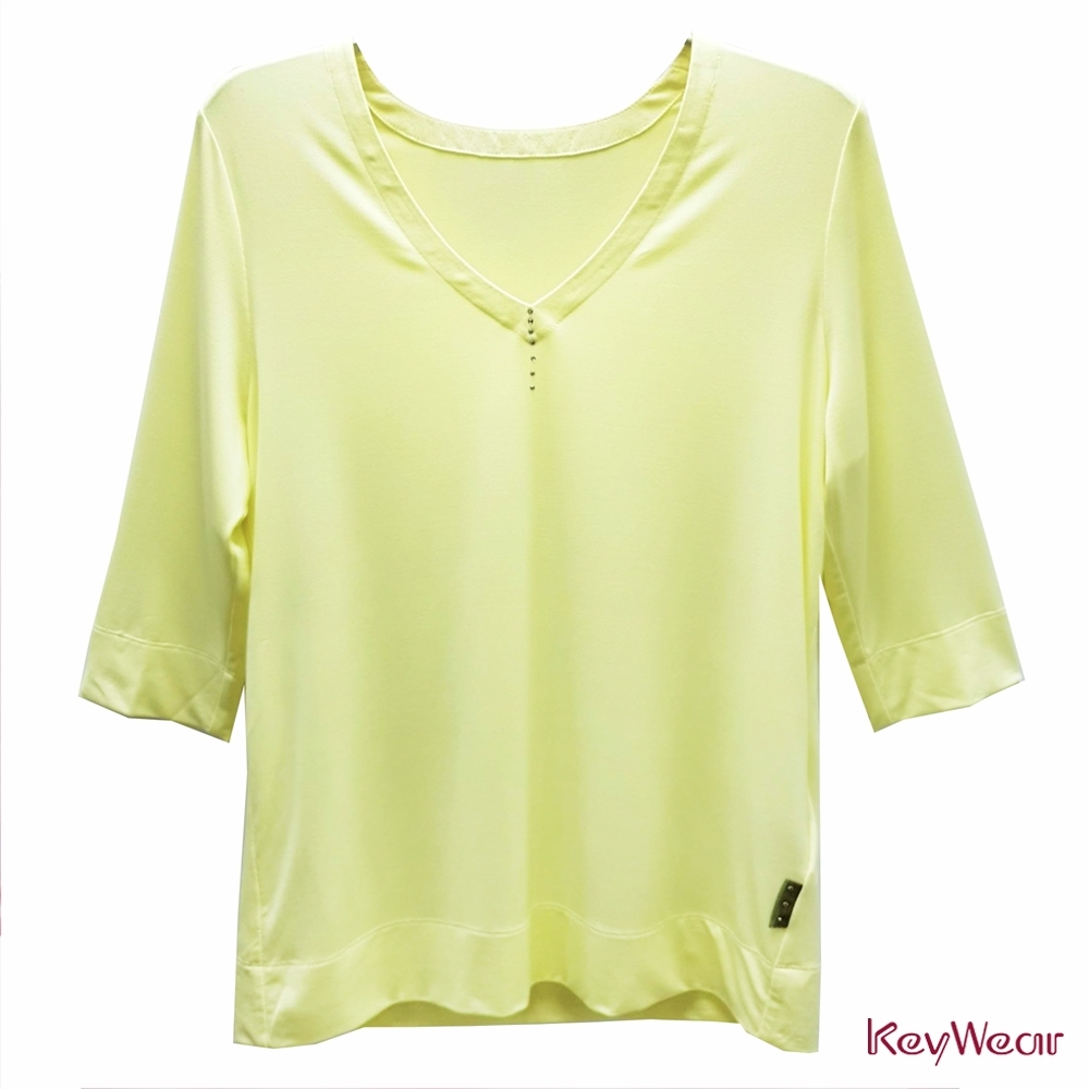 KeyWear奇威名品    時尚柔軟親膚內搭式五分袖上衣-黃色