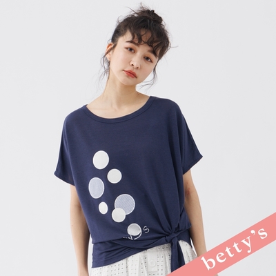 betty’s貝蒂思 刺繡氣泡扭轉落肩T-shirt(深藍)