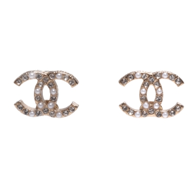 CHANEL 經典水鑽排列鑲飾雙C LOGO造型穿式耳環(金)