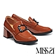 高跟鞋 MISS 21 復古學院風不規則釦牛漆皮方頭樂福高跟鞋－棕 product thumbnail 1