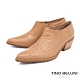 Tino Bellini巴西進口率性尖頭粗跟踝靴_米 product thumbnail 1