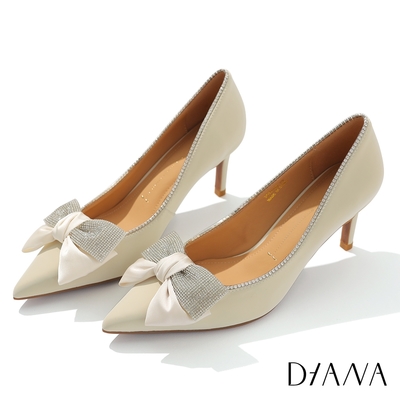 DIANA 7.2 cm進口冰絲光牛皮水鑽緞帶蝴蝶結尖頭高跟鞋-優雅白