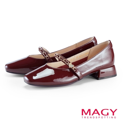 MAGY 心型鍊條牛皮低跟瑪莉珍鞋 鏡紅